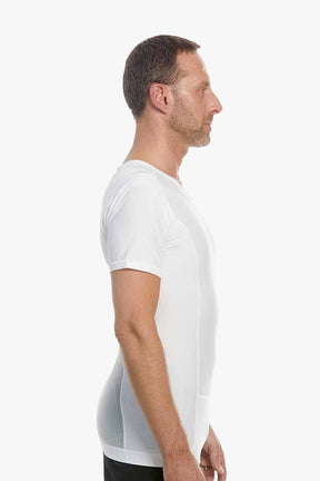 mann am Schreibtisch mit posture shirt